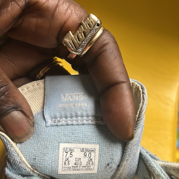 Vans - Picture 6 of 6